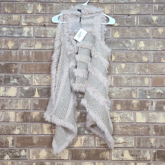Elliatt Wander Rabbit Fur Vest size Medium NWT - Picture 4 of 4